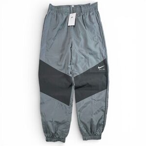 Nike Air Max Mini Swoosh Woven Track Pants Grey Mens Size Medium M FN7688-065
